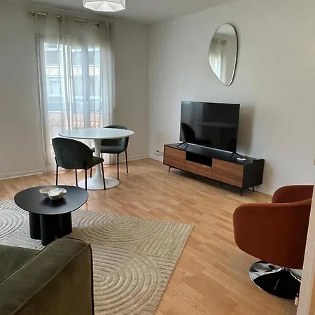 Le Sobre - A Deux Pas De Paris - 416b * Rueil-Malmaison